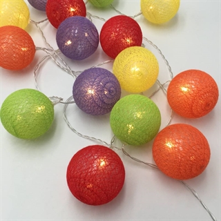 LED lyskæde med  bomuldsbolde i forskellige farver - 3 M 20 bolde